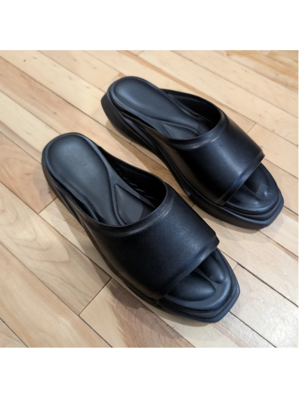NWT 1017 ALYX 9SM | Mono chunky slides In Black